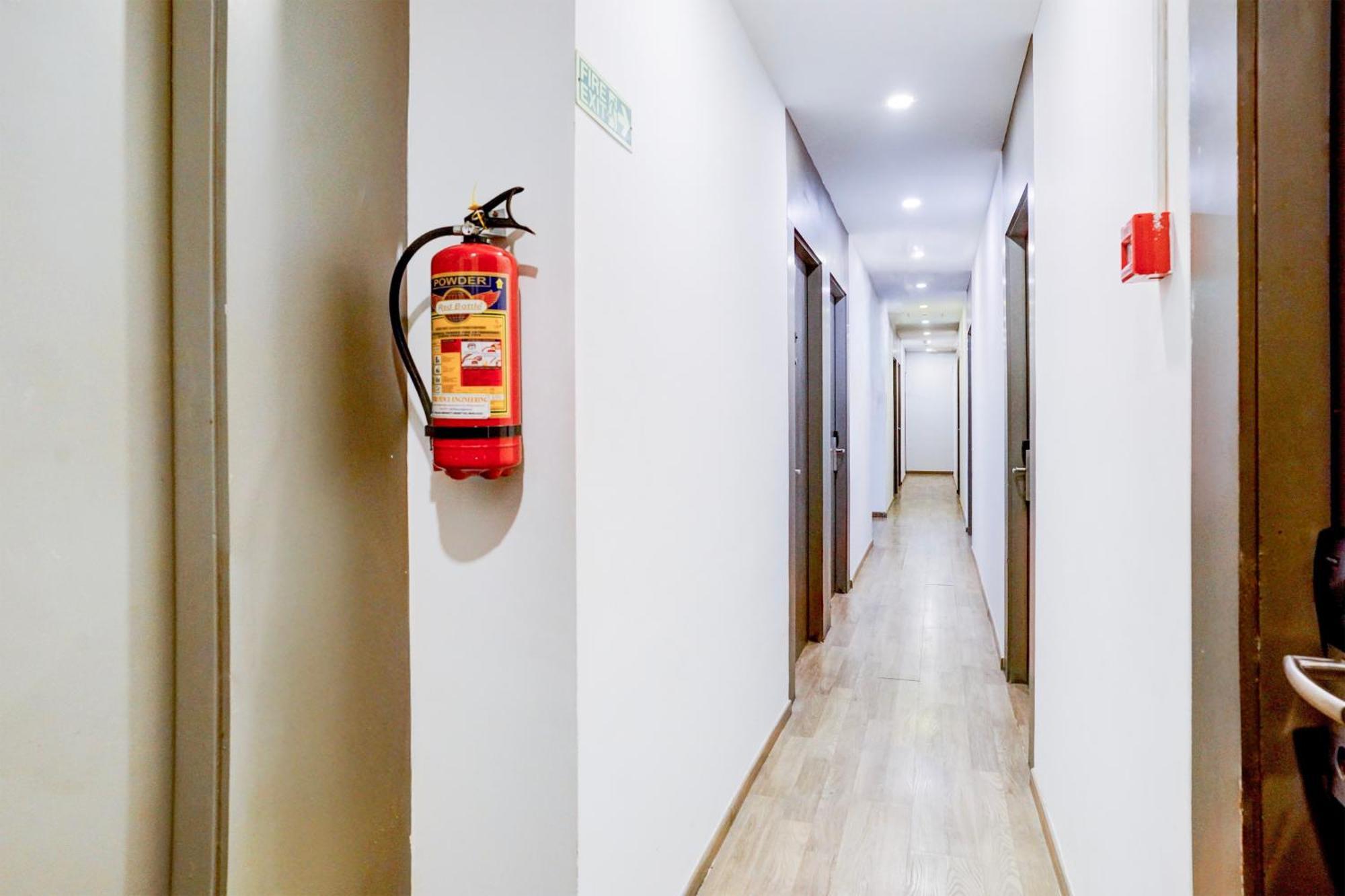 Hotel Super Townhouse Khar The Habitat Bombay Exterior foto